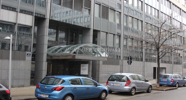 office rent carré lassalle-1