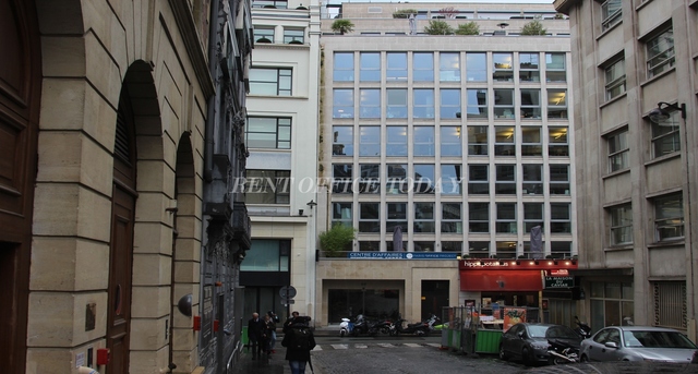 office rent 20 rue quentin-bauchart-1
