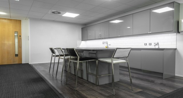 Sewa kantor 1000 Lakeside Building_4-1