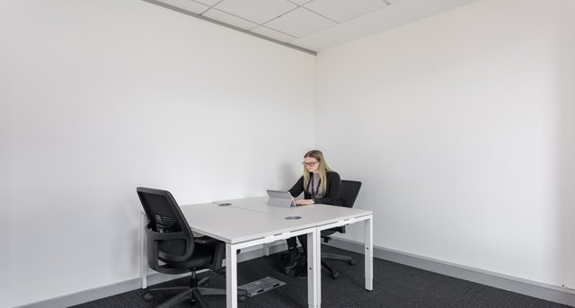 Rent office 1 Farnham Road_3-1