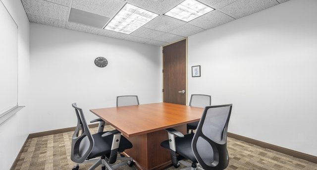 Kantoor te huur 2000 East Lamar Boulevard_5-1