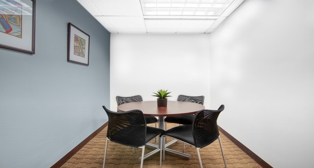 Kiralık Ofis - 200 Union Boulevard_5-1