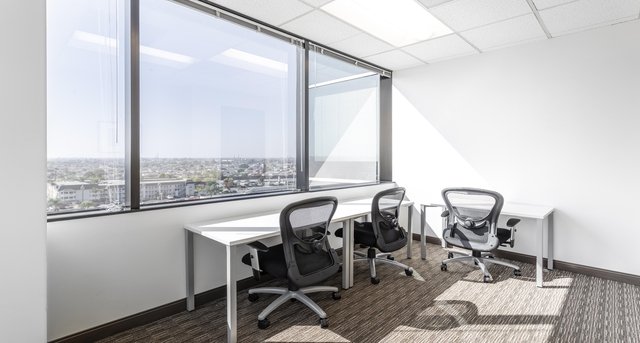 Rent office 6 Centerpointe Drive_7-1