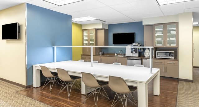 8530 Eagle Point Boulevard_1 임대 사무실-1