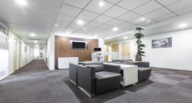 Rent office 8 esplanade Compans_1-1