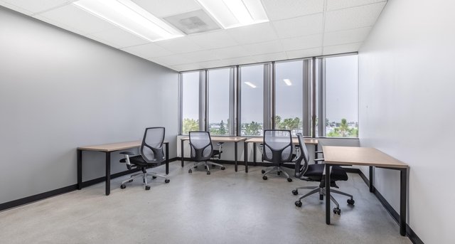 Alquiler oficinas Commerce Corporate Center_3-1