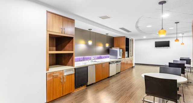 Rent office Crown Center_4-1
