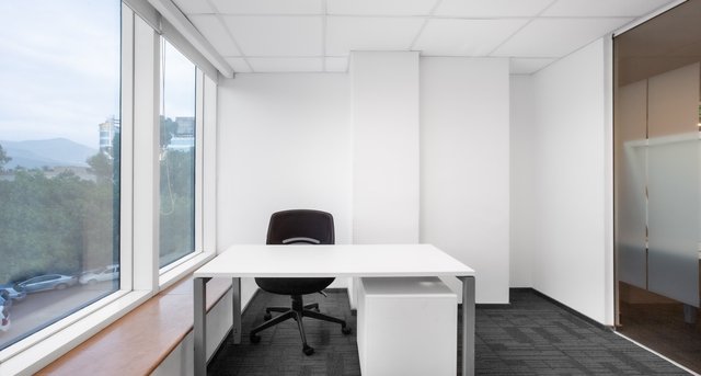 Rent office Emirates Tower_3-1