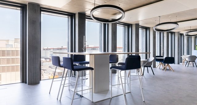 Rent office Esplanade de Pont-Rouge 4_1-1