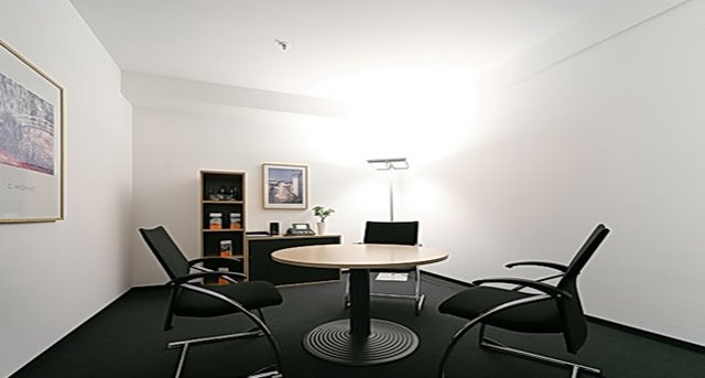 Kiadó irodák First Site Business Centre_1-1