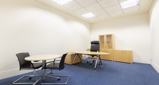 Rent office Kingdom Centre_5-1