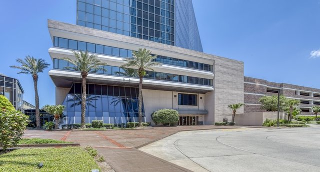Rent office One Lakeway_7-1