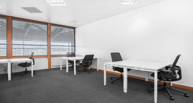 Rent office Stockley Park_3-1