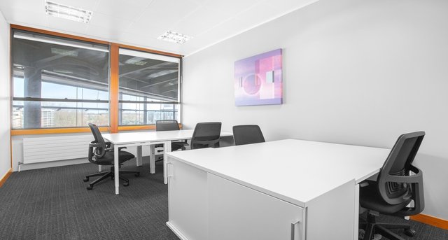 Rent office Stockley Park_7-1