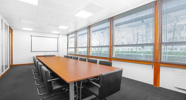 Rent office Stockley Park_8-1