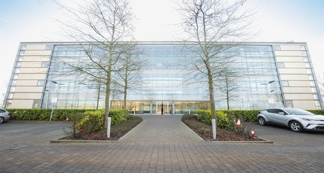 Rent office Stockley Park_9-1