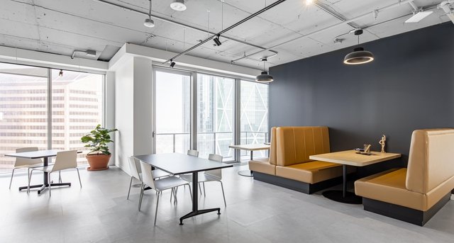 Rent office TELUS Sky_1-1
