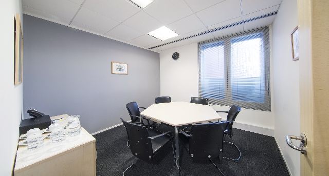 Rent office Victoria Road_4-1