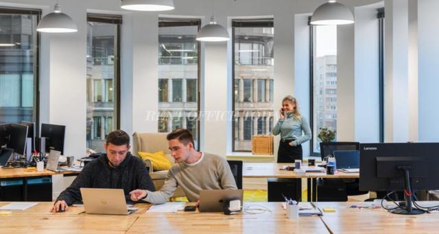 Coworking We Work White Square-1