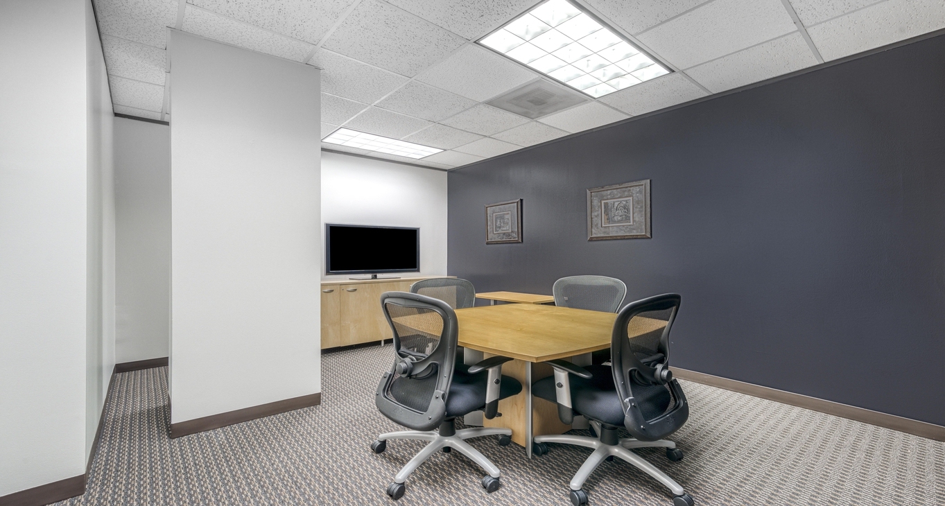 2500 Wilcrest Drive_7 ビジネスセンター-8 レンタルオフィス 2500 Wilcrest Drive_7-8