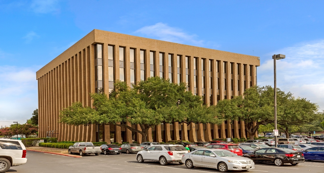 Centro de negócios 7600 Chevy Chase Drive_11-12 Arrendar Escritório 7600 Chevy Chase Drive_11-12