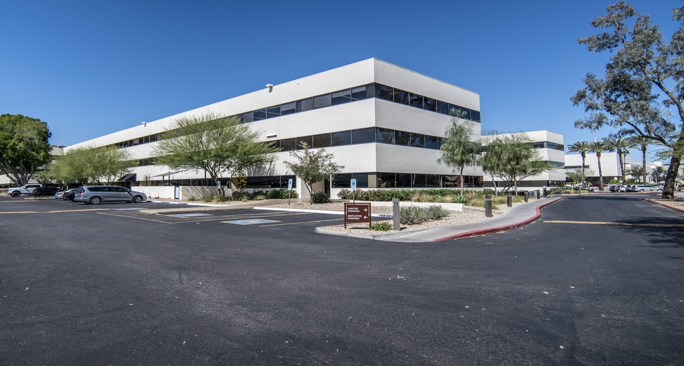 Business Center Camelback Square_9-9 Rent office Camelback Square_9-9