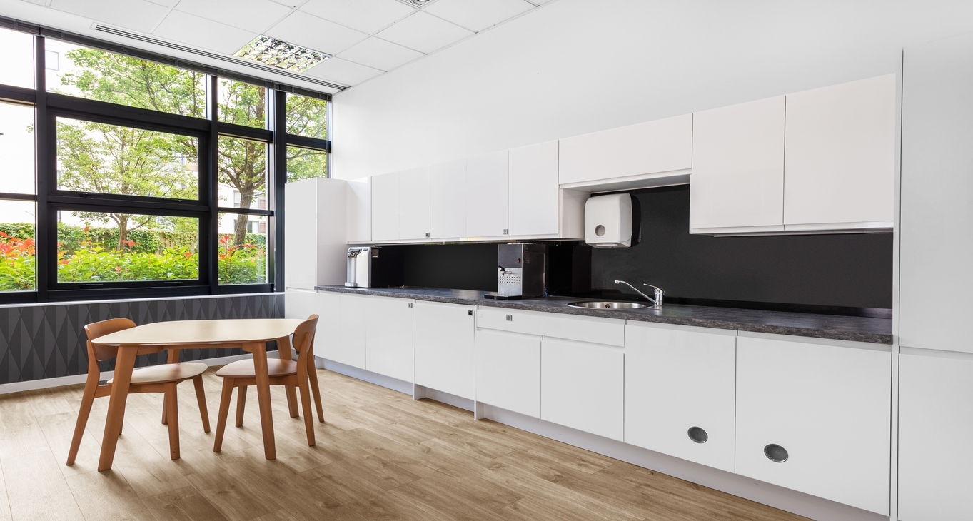 Business Center Cardiff Bay_4-4 Rent office Cardiff Bay_4-4