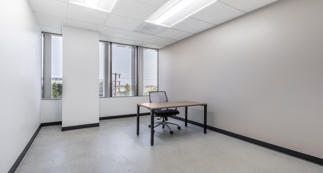 Бизнес центр Commerce Corporate Center_7-17 Cнять офис Commerce Corporate Center_7-17