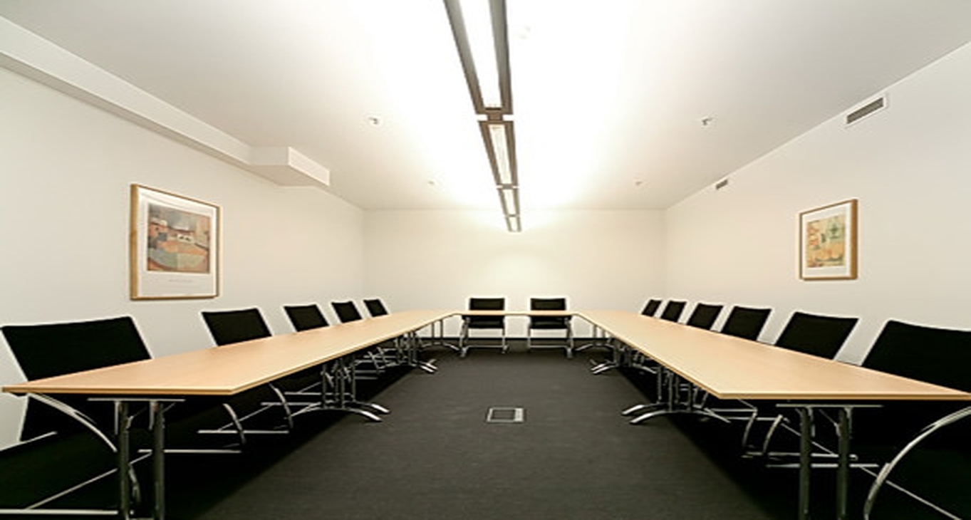 Kiadó irodák First Site Business Centre_7-7