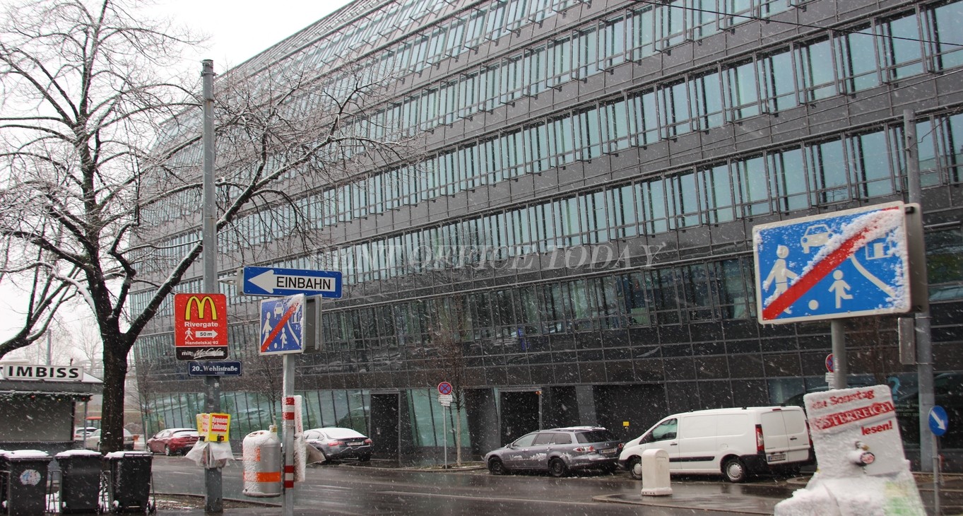 office rent rivergate-10