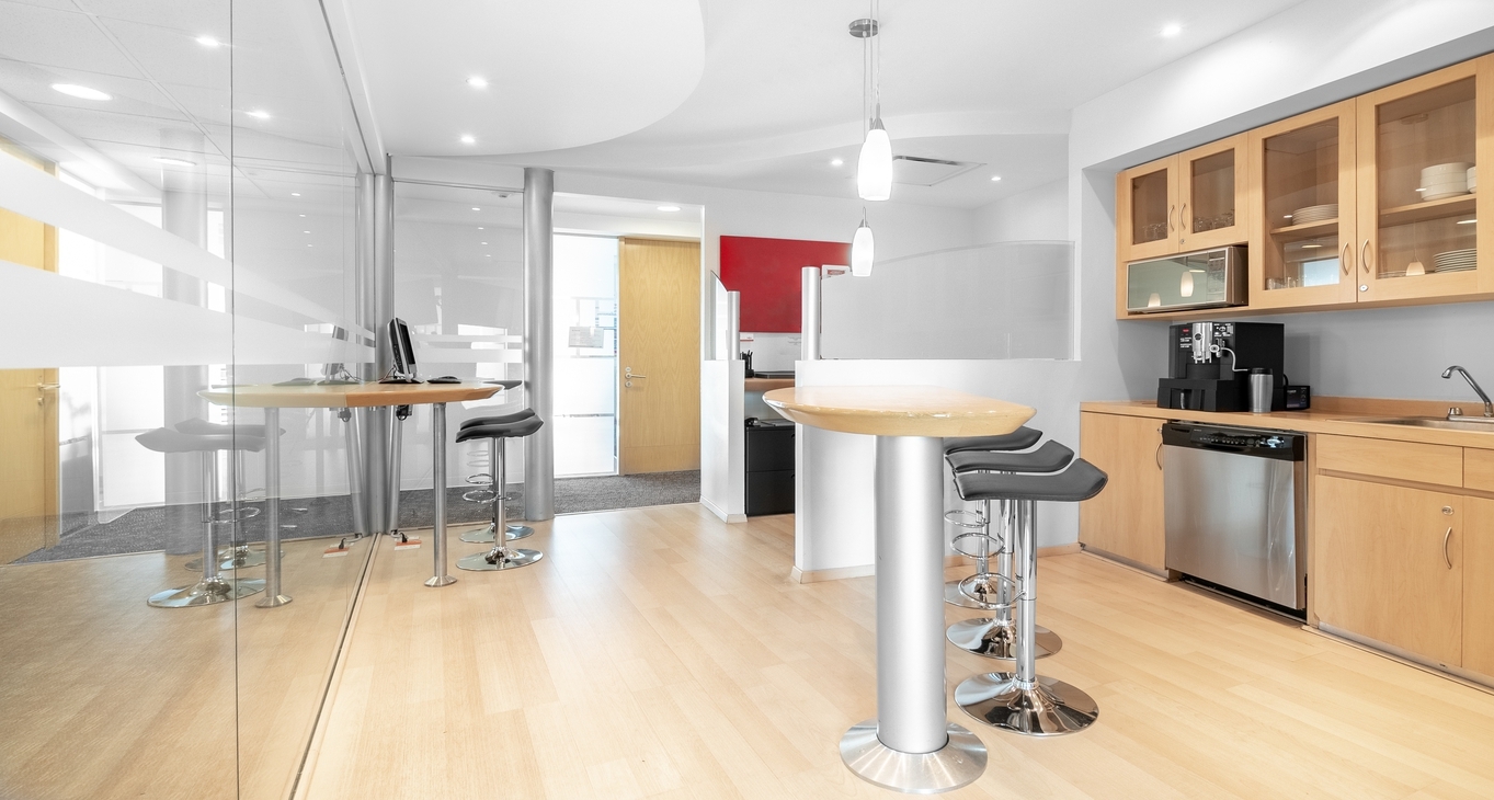 Sewa kantor Triangle Tower_4-4